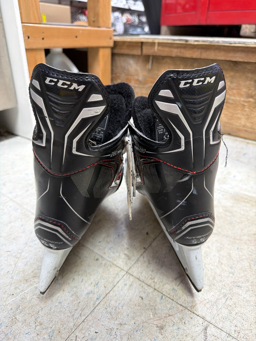 Used CCM JetSpeed 280 Size 5.5D Skates