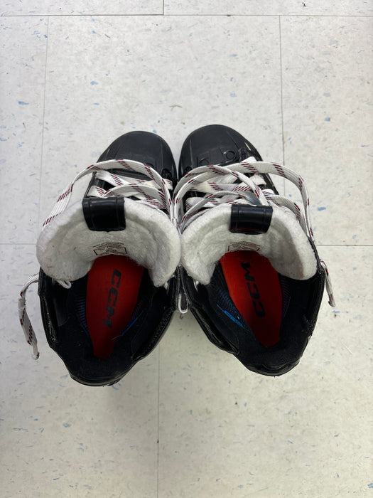 Used CCM EFlex 6.9 Size 2.5 Skates