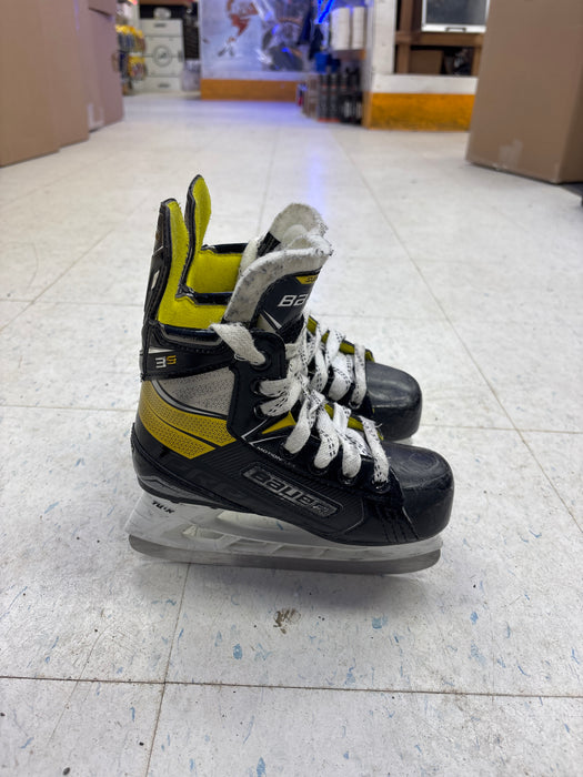 Used Bauer Supreme 3s Youth Size 12.5