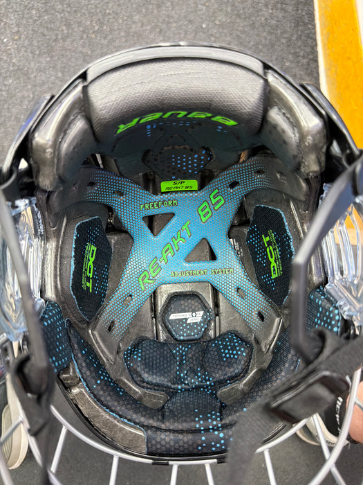 Demo Bauer Re-Akt 85 Senior Small Helmet