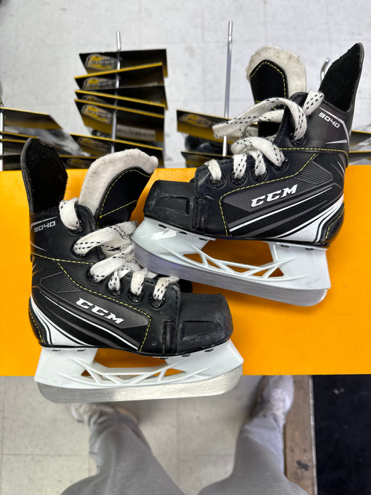 Used CCM Tacks 9040 6Y Player Skates