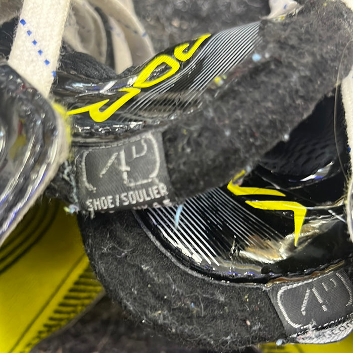 Used Bauer Vapor X2.6 Size 4 Player Skates