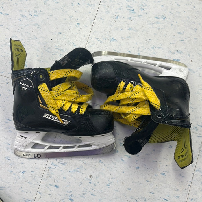 Used Bauer Supreme Matrix Size 12 Youth Player Skates