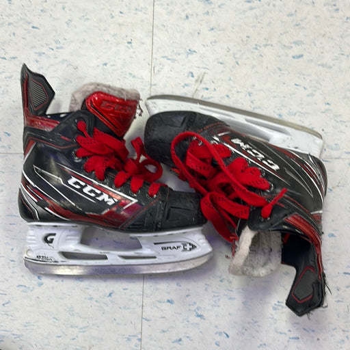 Used CCM FT 480 Size 2.5 Player Skates