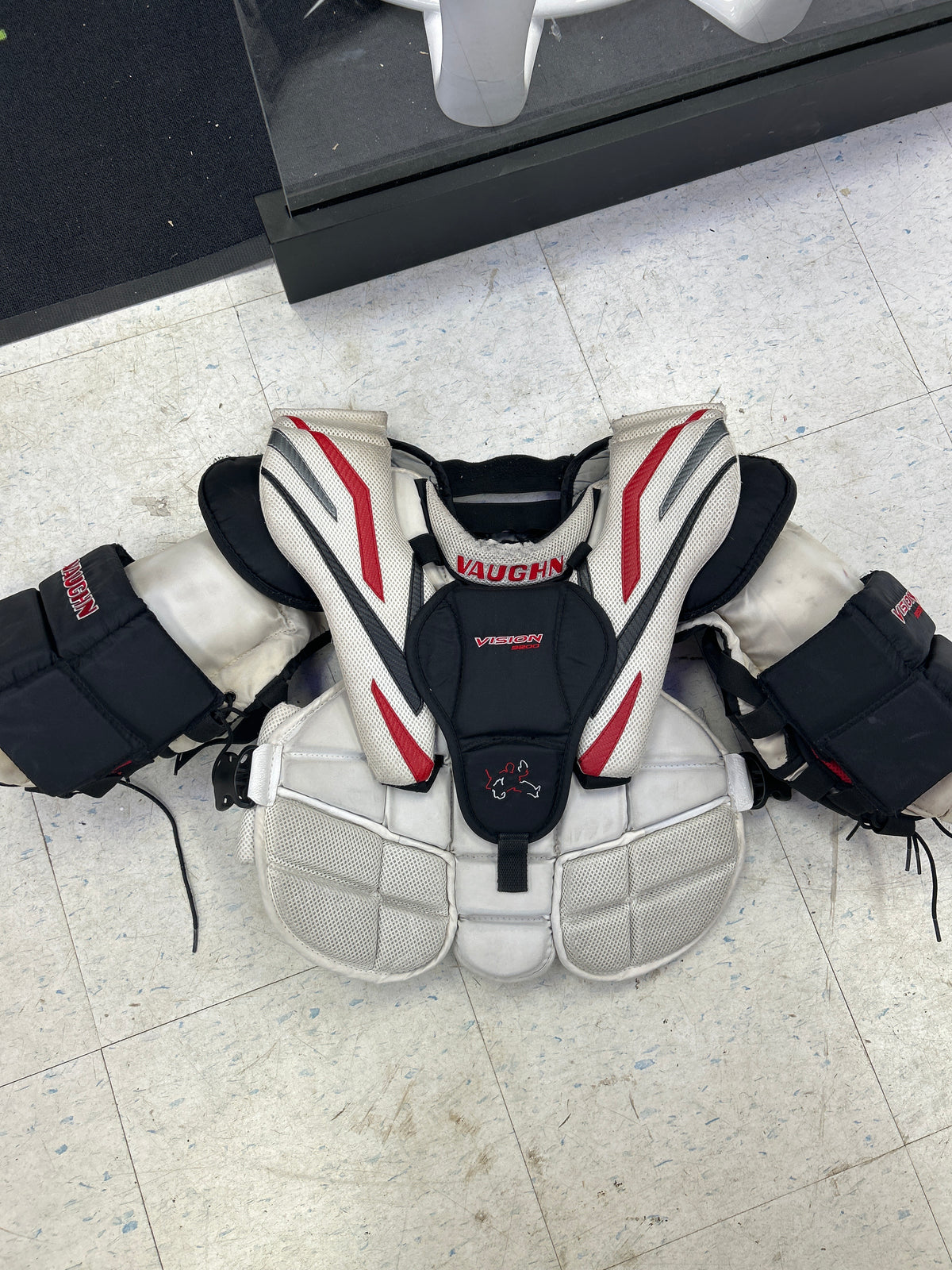 Used Vaughn Vision 9200 Intermediate Small Chest Protector — Crow's ...
