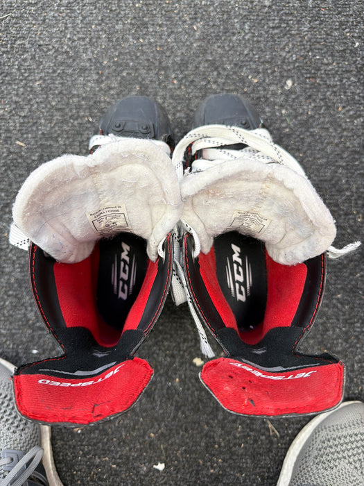 Used CCM JetSpeed FT475 Size 3.5D Skates