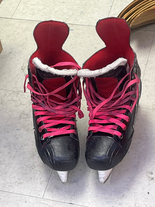 Used Bauer Vapor X600 Size 5.5 Skates