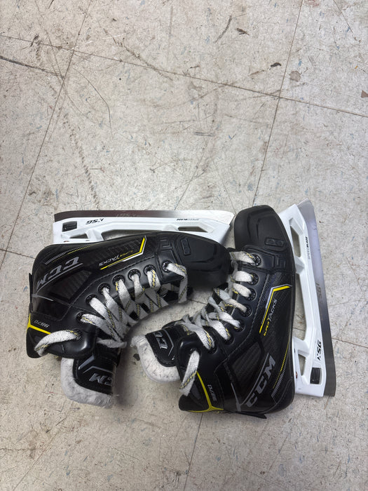 Used CCM SuperTacks 9370 Goalie Skates Size 2.0 D