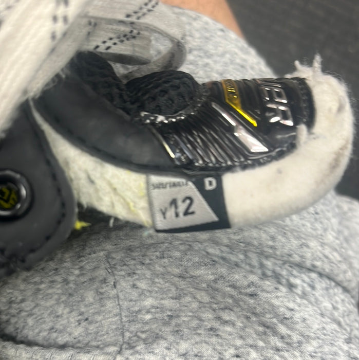 Used Bauer Supreme M4 12Y Youth Skate