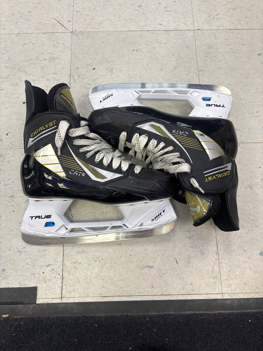 Used True Catalyst 9.0R Senior Skates