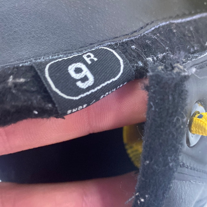 Used Bauer 44 Size 9 R Skates