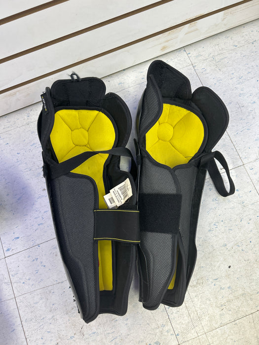 Used CCM Tacks 9550 Senior Shin Guards