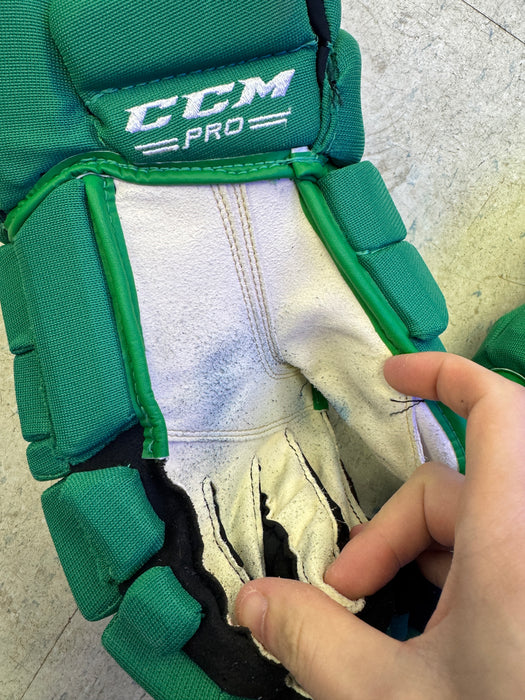 Toronto Maples Leafs Pro Stock CCM 15” Gloves - Pooley