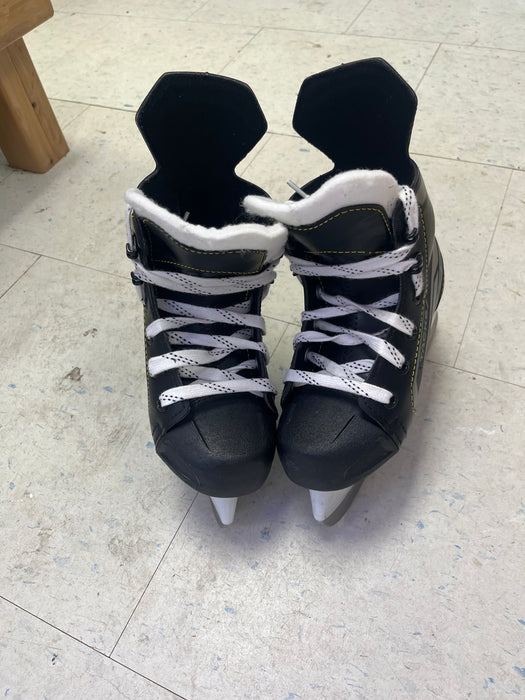 Used CCM Tacks AS 550 Size 12 Youth Skates