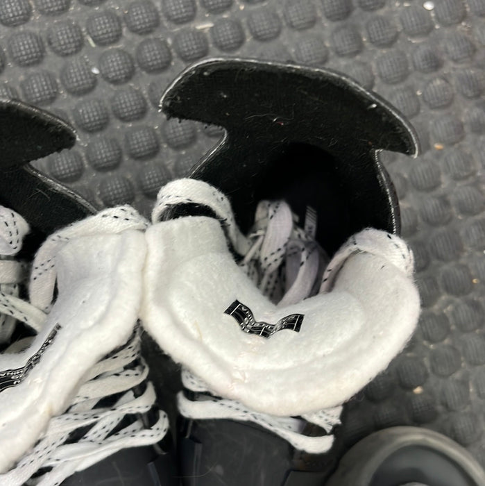 Used CCM Ribcore 64K 11.0Y Youth Skates