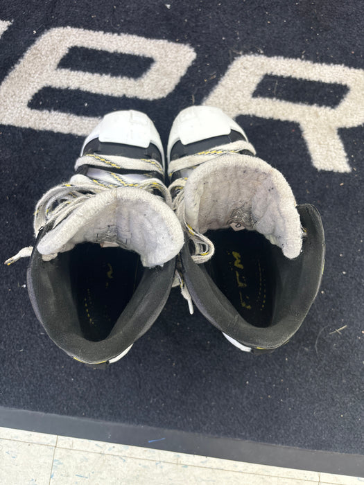 Used CCM Tacks 9060 Size 2.5D Goal Skates