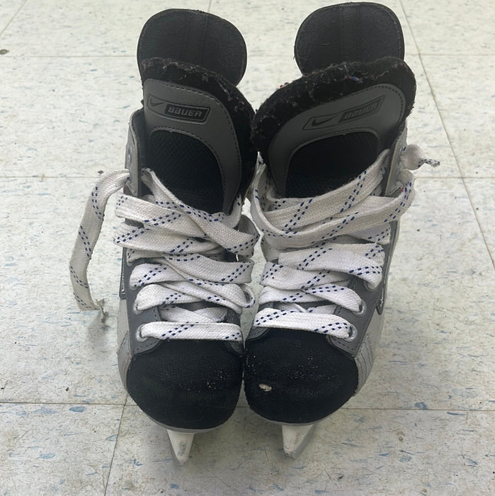 Used Nike Bauer Vapor XII Size 12 Youth Player Skates