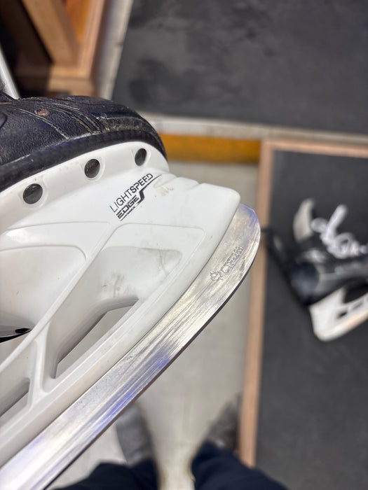 Used Bauer Vapor Hyperlite2 Size 10.0 Fit 2 Skates