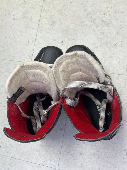 Used Bauer Vapor X500 Size 4 Skates