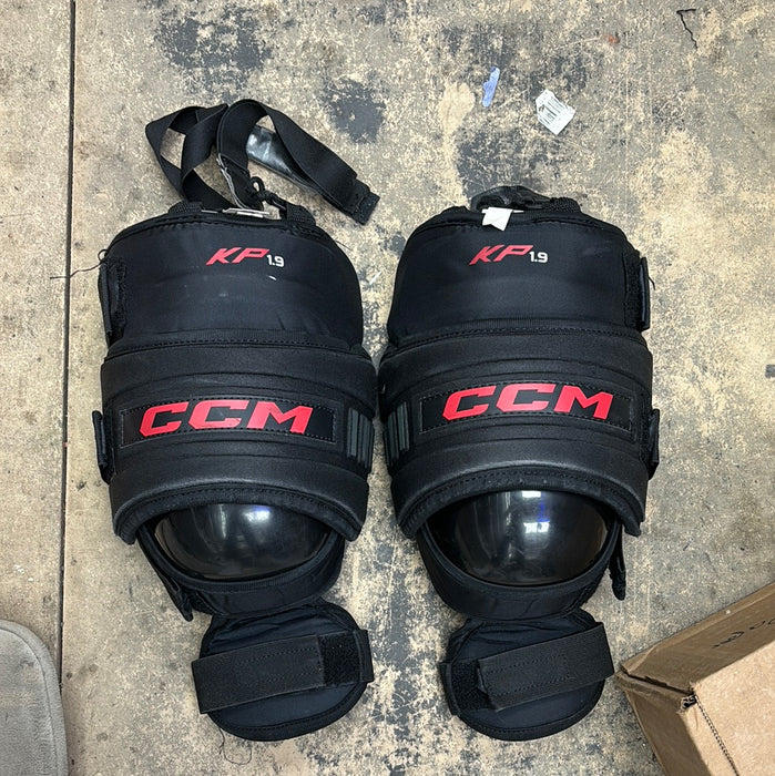 Used CCM KP1.9 Intermediate Knee Guards