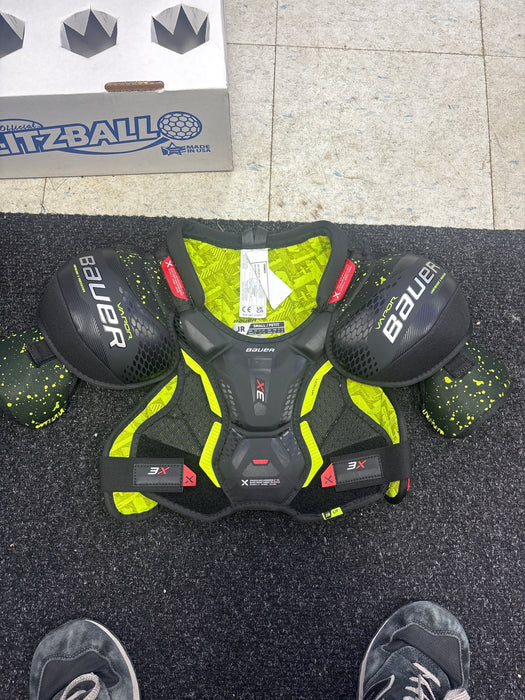 Used Bauer Vapor 3x Junior Small Shoulder Pads