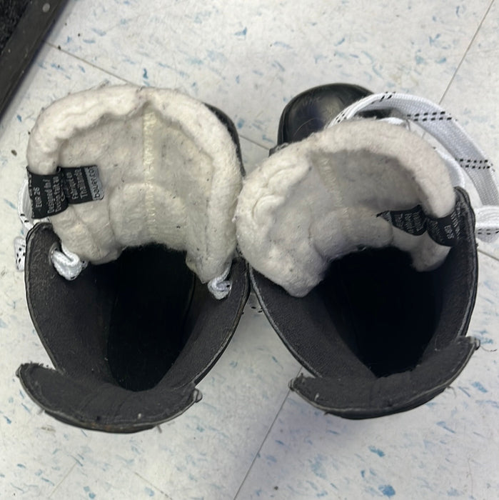 Used Bauer Vapor X3.0 Size 8 Youth Player Skates