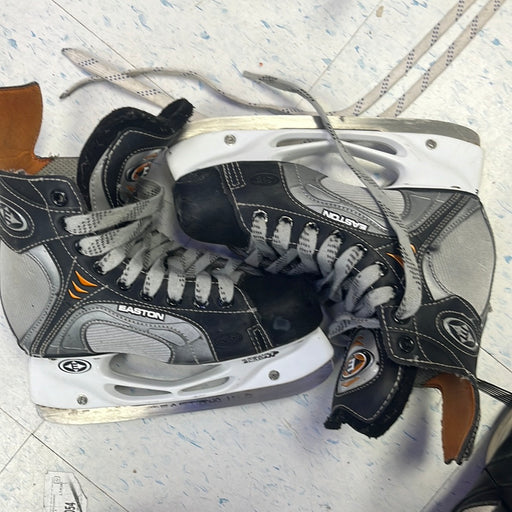 Used Easton Synergy 500 Size 4EE Player Skates