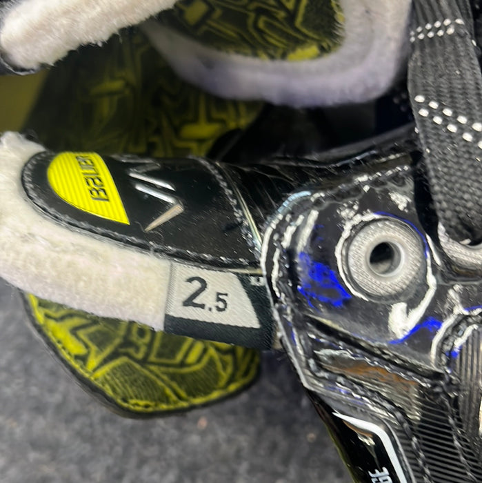 Used Bauer Vapor 3X Size 2.5 Player Skates