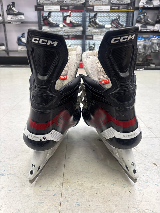 Used CCM JetSpeed FT680 Size 8.0R Skates