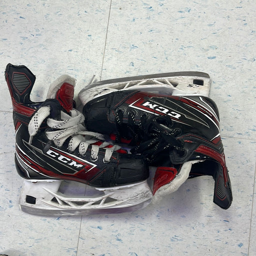 Used CCM JetSpeed FT480 Size 2.5 Player Skates