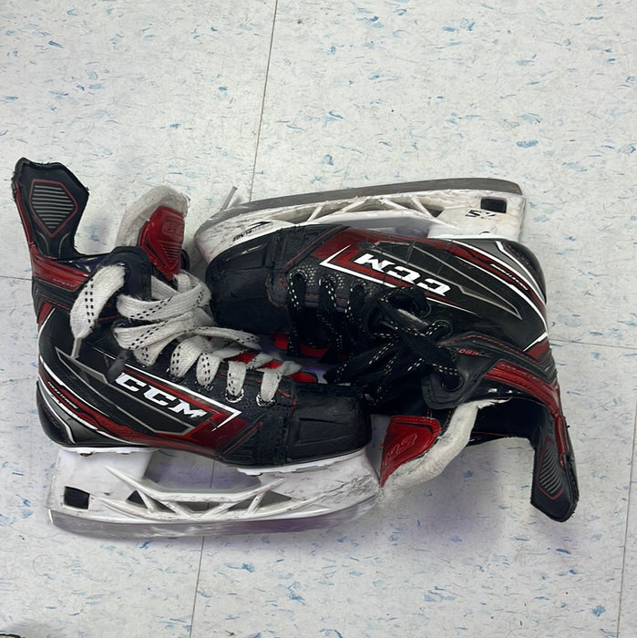 Used CCM JetSpeed FT480 Size 2.5 Player Skates