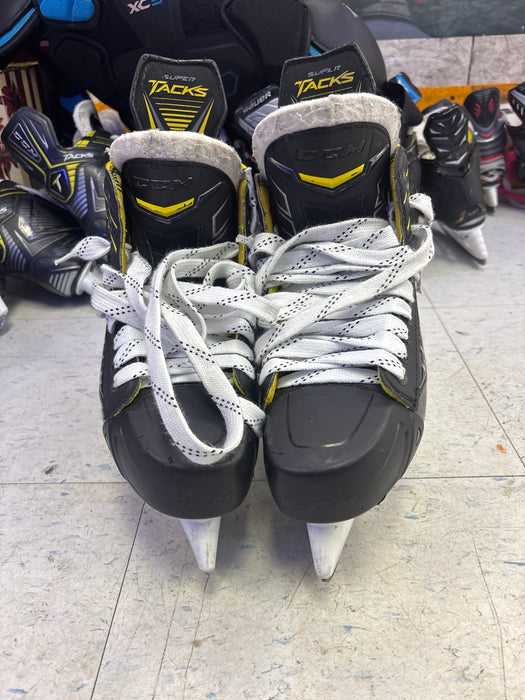 Used CCM Super Tacks Size 8.5 EE Skates
