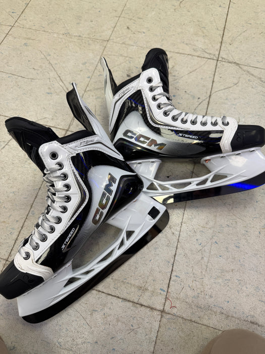 Used Demo CCM JetSpeed FT8 Pro White Size 9.0R Skates