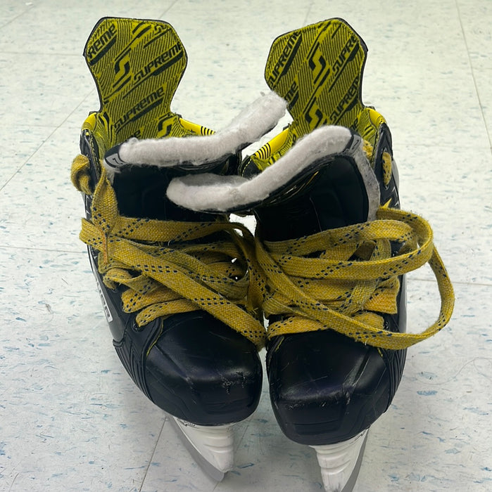 Used Bauer Supreme Matrix Size 2EE Player Skates