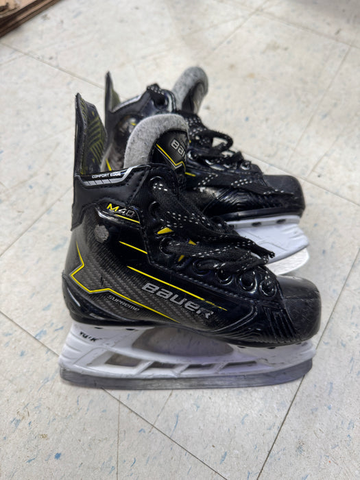 Used Bauer M40 Skates Y11.0