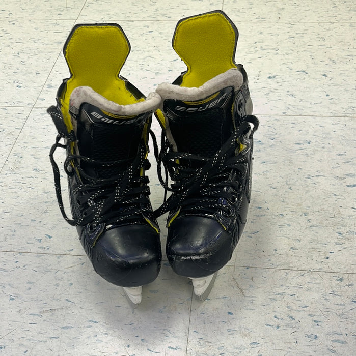 Used Bauer Supreme 3S Size 13.5 Youth Player Skates