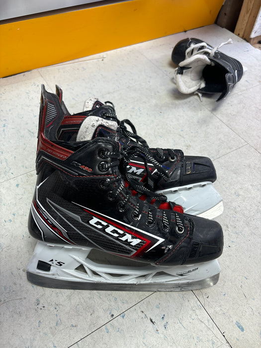 Used CCM JetSpeed FT490 Size 5.5D Skates