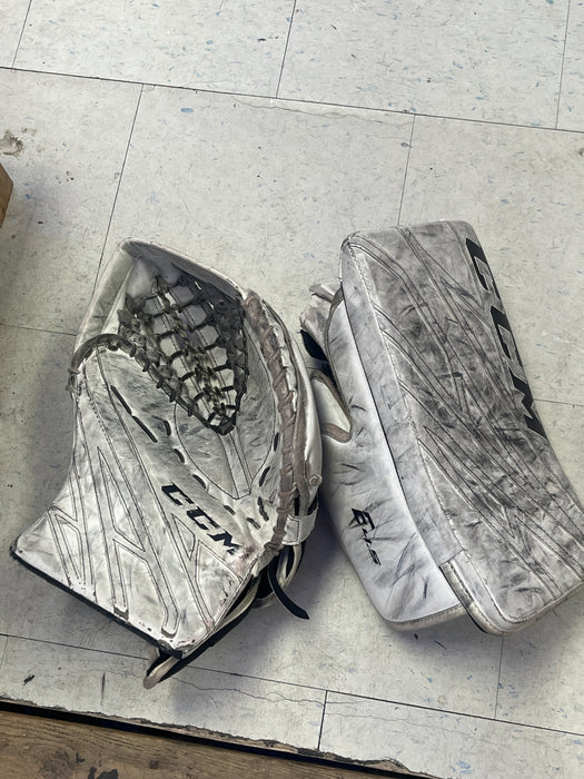 Used CCM E4.5 Junior Catcher and Blocker Set