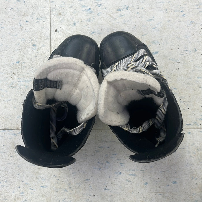 Used Bauer Supreme 160 Size 12EE Youth Player Skates