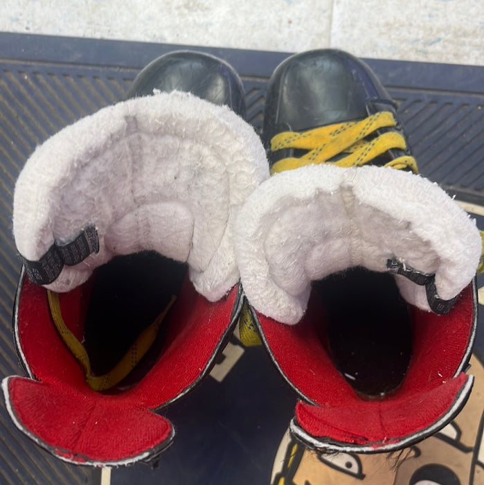 Used Bauer Vapor X500 Size 12 Youth Player Skates