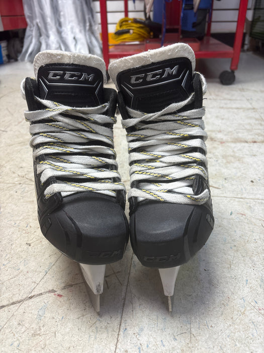 Used CCM SuperTacks 9370 Goalie Skates Size 2.0 D
