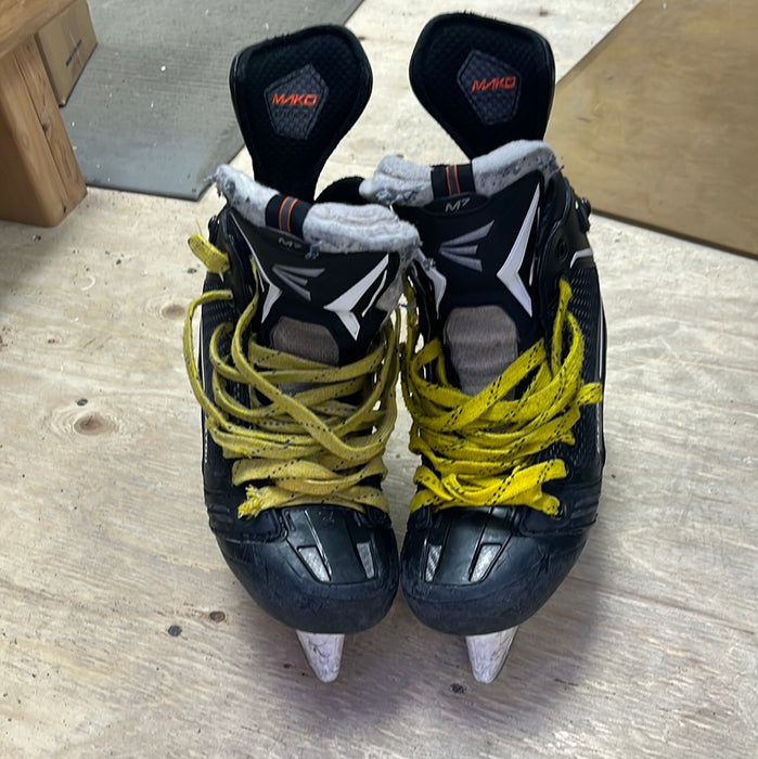 Used Easton Mako M7 Size 4 Skates