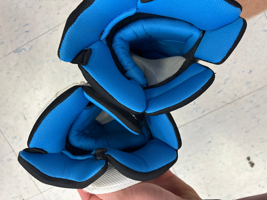 Used True Catalyst Pro 13” Senior Gloves