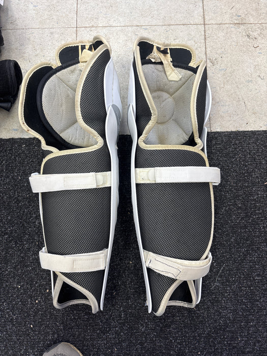 Used Bauer Nexus 400 Senior 16” Shin Guards