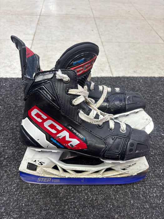 Used CCM JetSpeed Control Size 2.5R Skates
