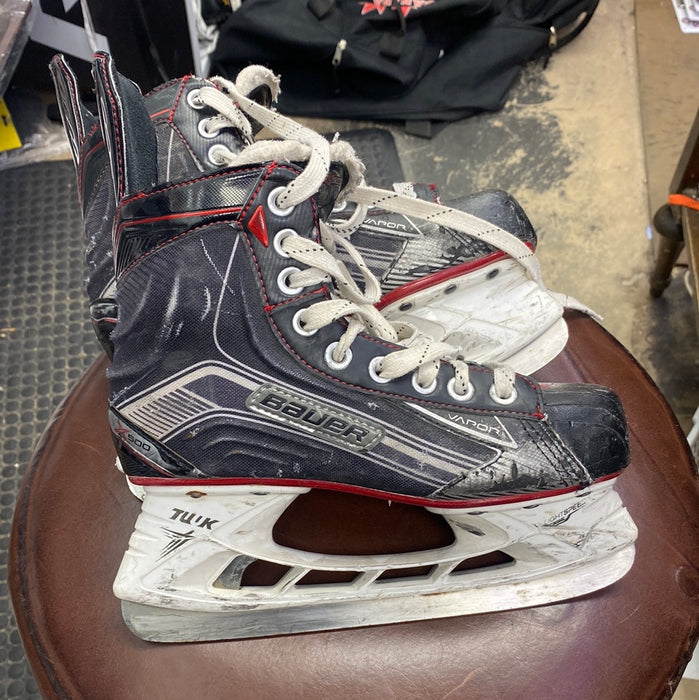 Used Bauer Vapor X500 Player Skates 4.5EE