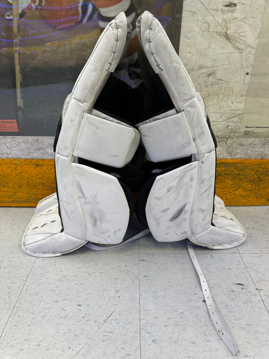 Used CCM Eflex 5.5 28+1” Goalie Leg Pads