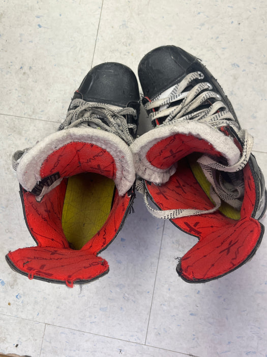 Used Bauer Vapor X3.7 Size 4 Skates