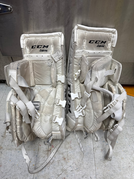 Used CCM Extreme Flex 760 Goalie Pads Size 22”