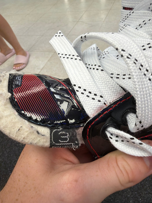 Used Bauer Vapor X2.7 Size 3.0D Skates